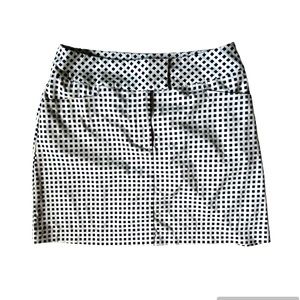 TAIL golf skort  white with blue navy square pattern size 6